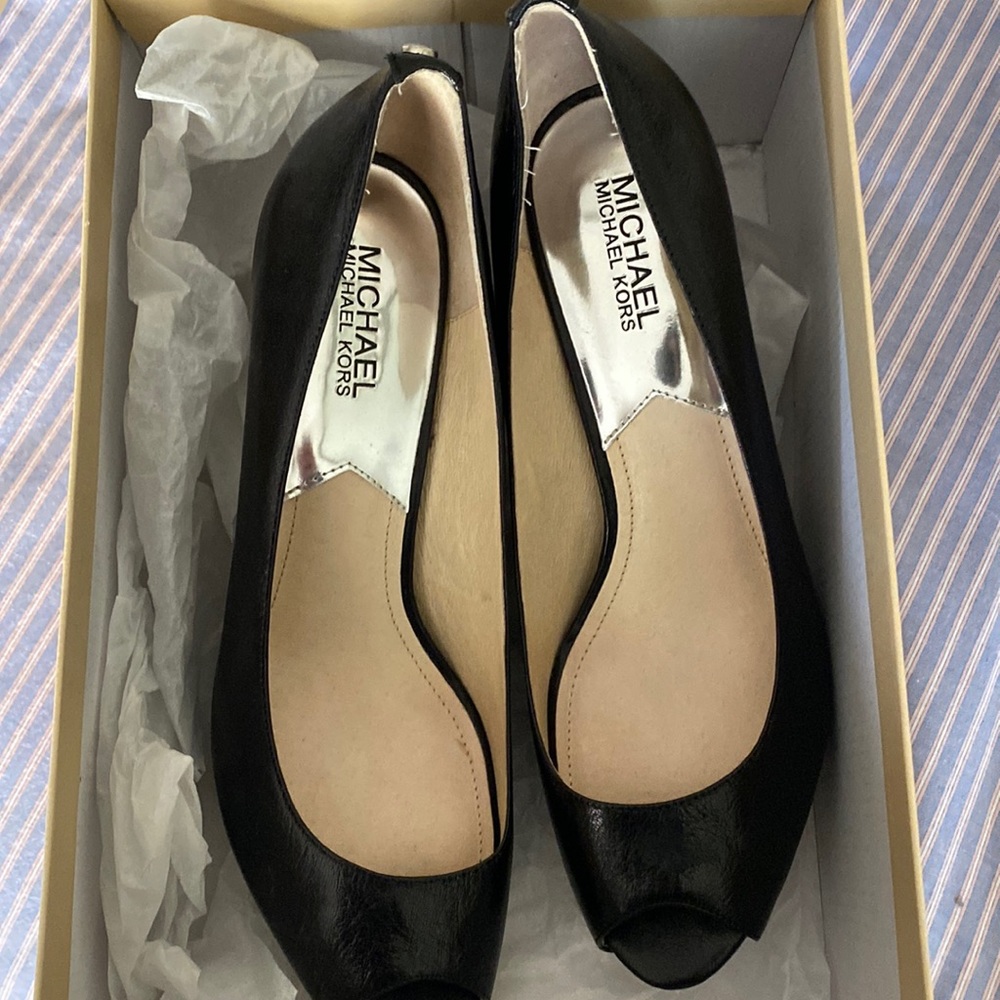 Michael Michael kors peep toe heel black 8.5